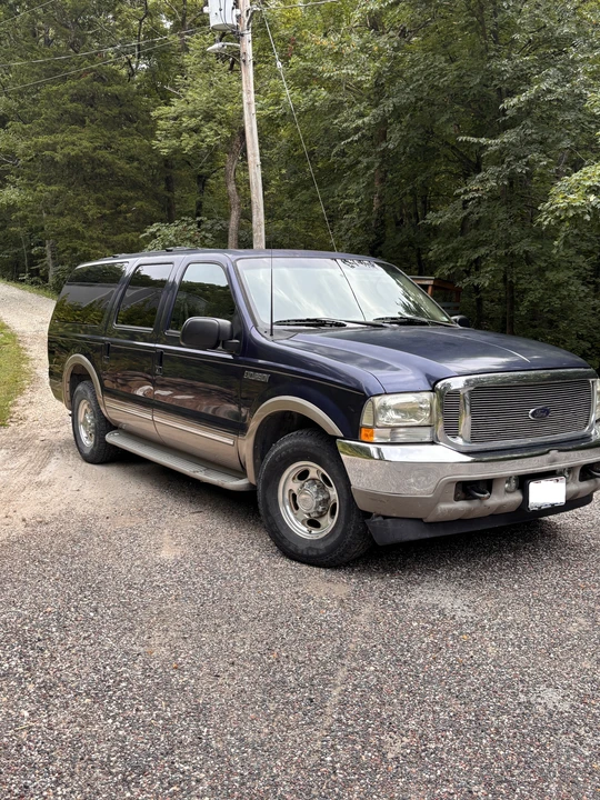 2002 Ford Excursion - Image 2 of 21