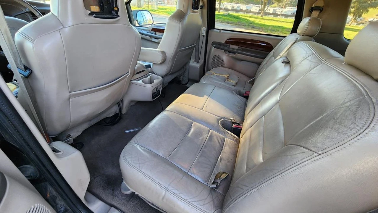2002 Ford Excursion - Image 16 of 31