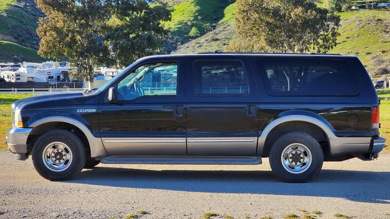 2002 Ford Excursion - Image 12 of 31