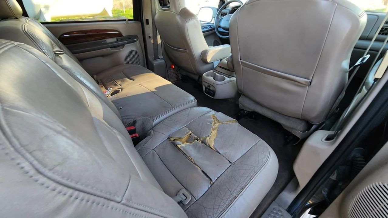2002 Ford Excursion - Image 19 of 31