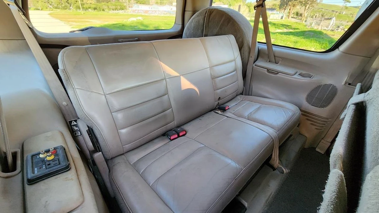 2002 Ford Excursion - Image 21 of 31
