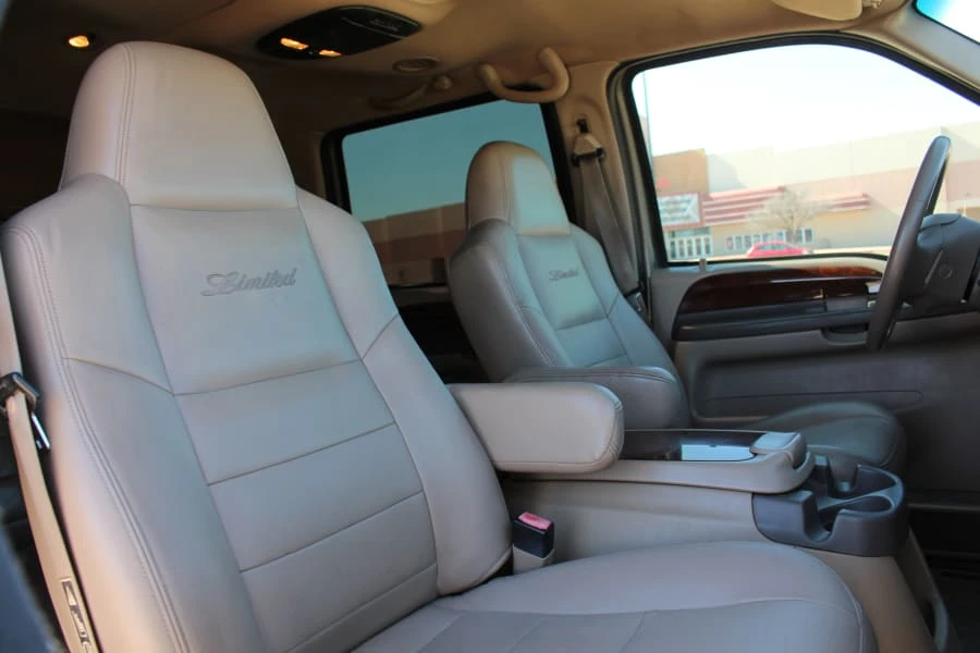 2002 Ford Excursion - Image 26 of 30
