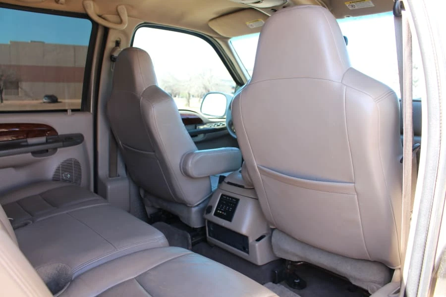 2002 Ford Excursion - Image 29 of 30