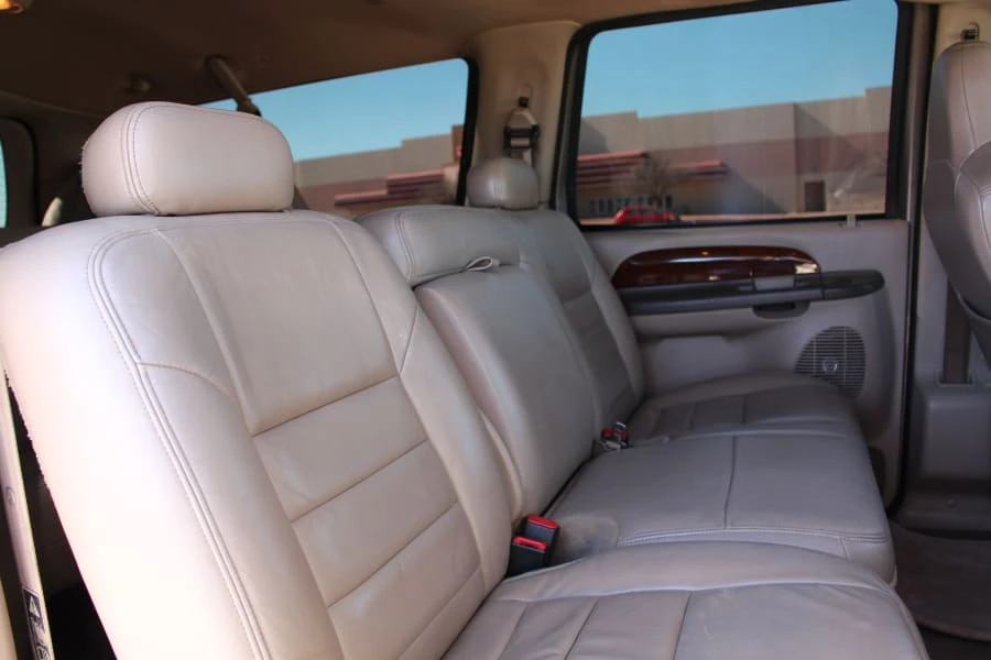 2002 Ford Excursion - Image 28 of 30