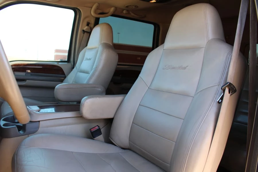 2002 Ford Excursion - Image 25 of 30