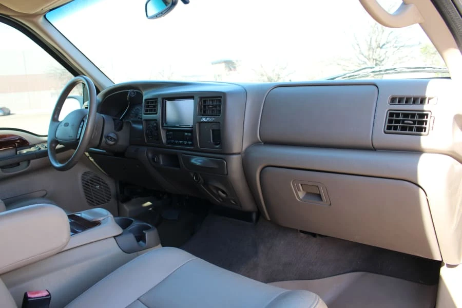 2002 Ford Excursion - Image 24 of 30