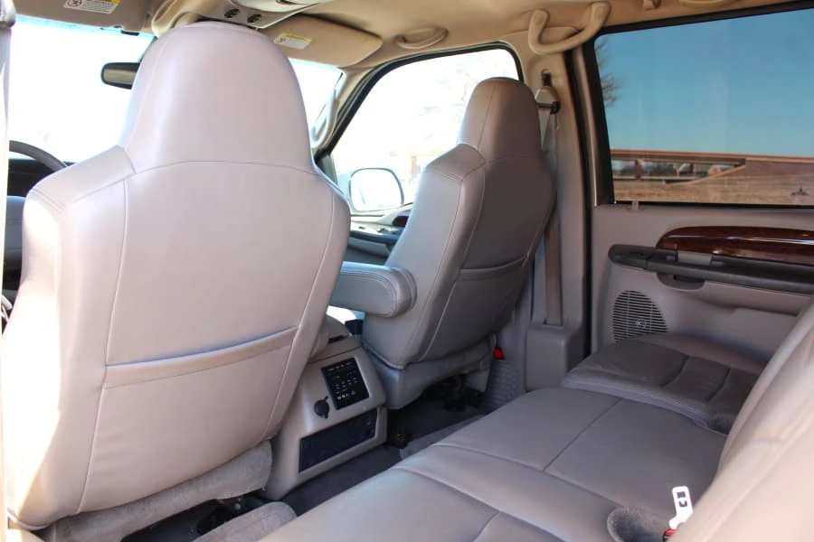 2002 Ford Excursion - Image 27 of 30