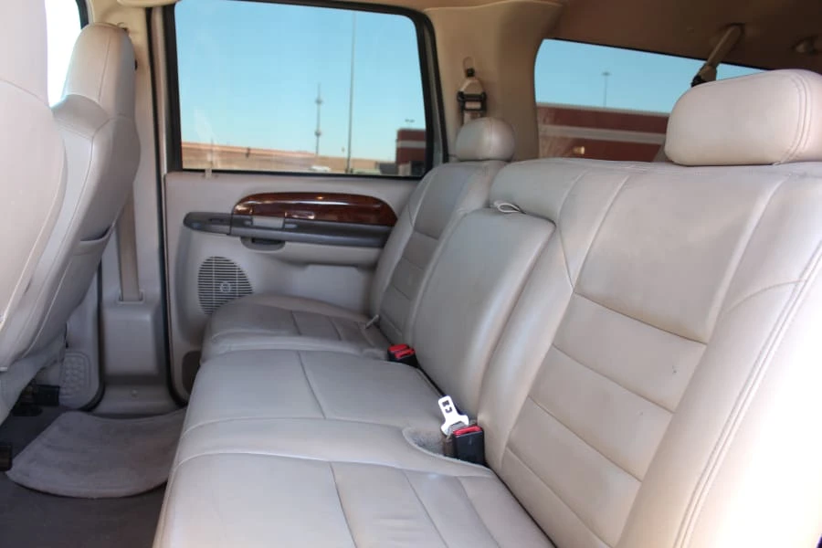 2002 Ford Excursion - Image 23 of 30