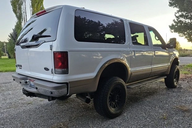 2002 Ford Excursion - Image 2 of 7