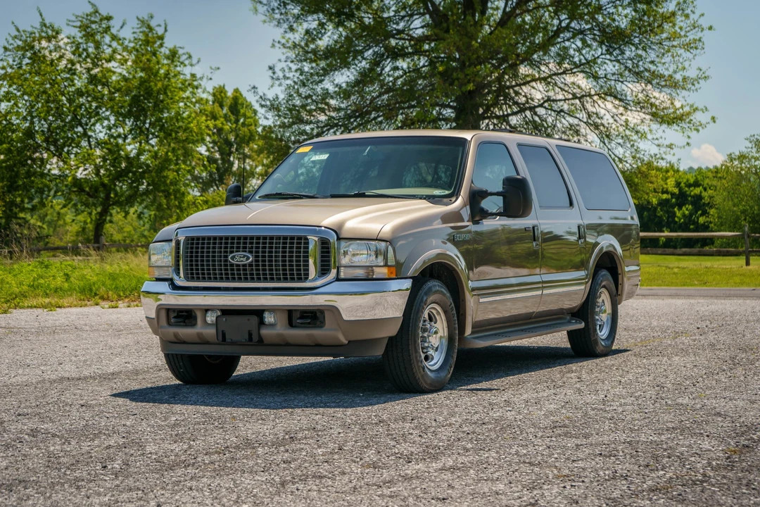 2002 Ford Excursion - Image 2 of 31