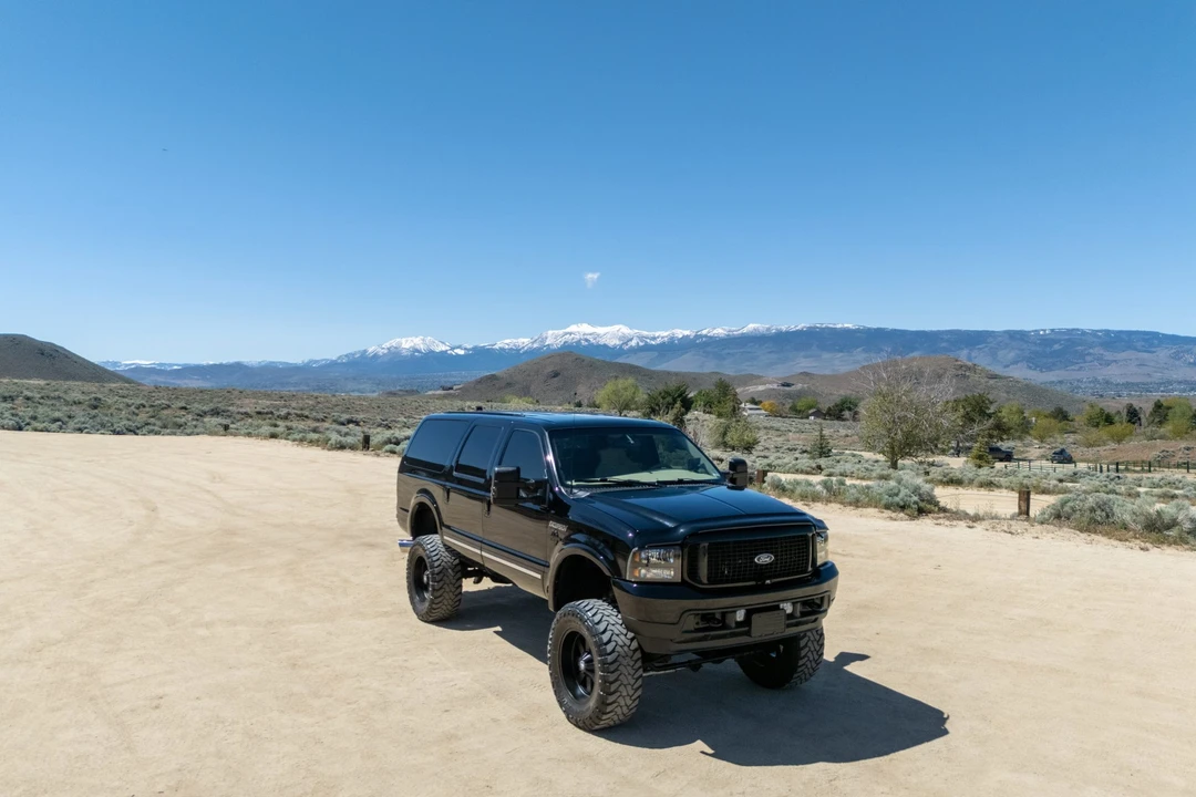 2002 Ford Excursion - Image 2 of 31