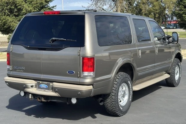 2002 Ford Excursion - Image 2 of 7