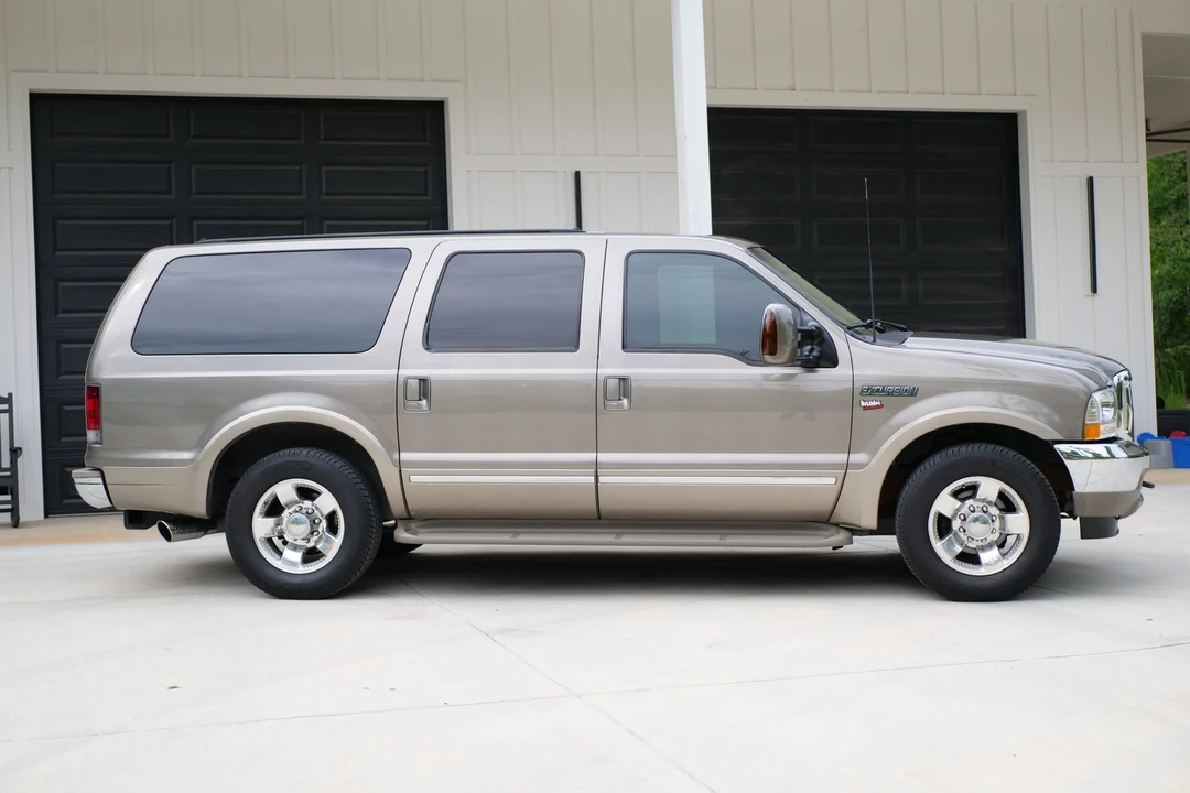 2002 Ford Excursion - Image 9 of 31