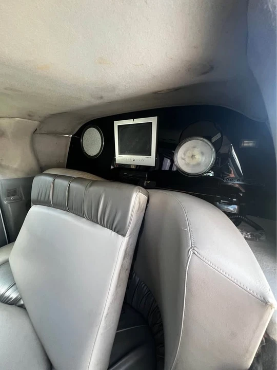 2002 Ford Excursion - Image 6 of 6