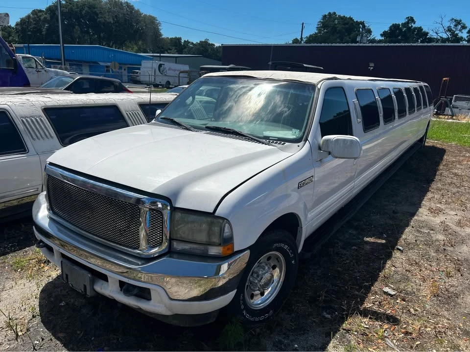 2002 Ford Excursion - Image 2 of 6