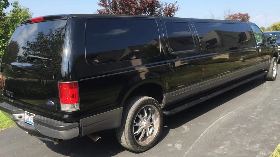 2002 Ford Excursion - Image 2 of 6