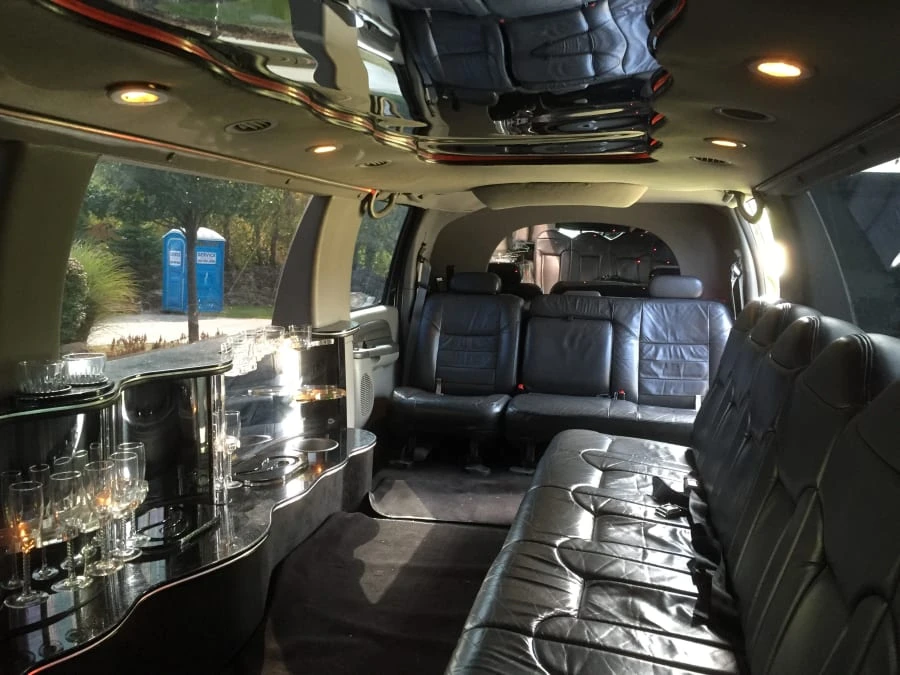 2002 Ford Excursion - Image 3 of 6