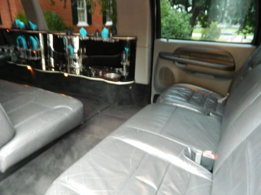 2002 Ford Excursion - Image 6 of 10