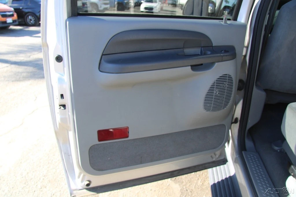 2002 Ford Excursion - Image 19 of 21