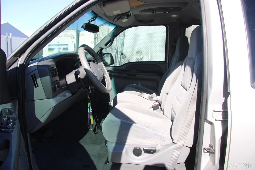 2002 Ford Excursion - Image 13 of 21