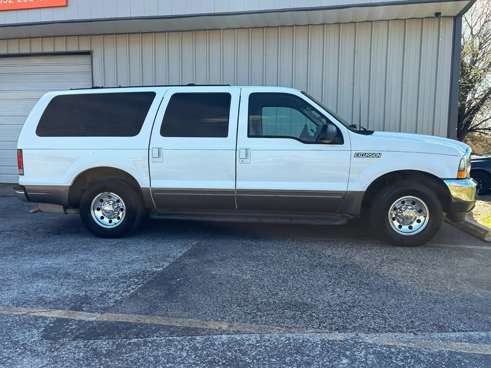 2002 Ford Excursion - Image 12 of 21