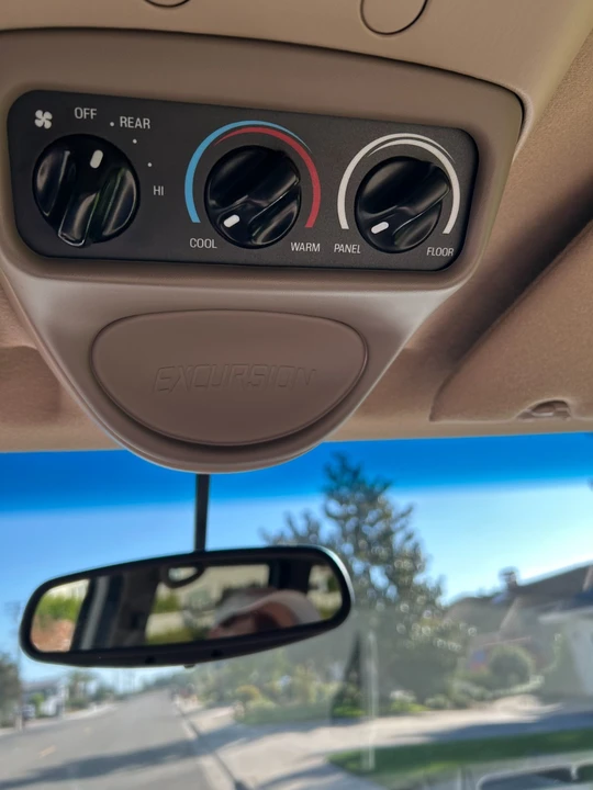 2002 Ford Excursion - Image 8 of 10