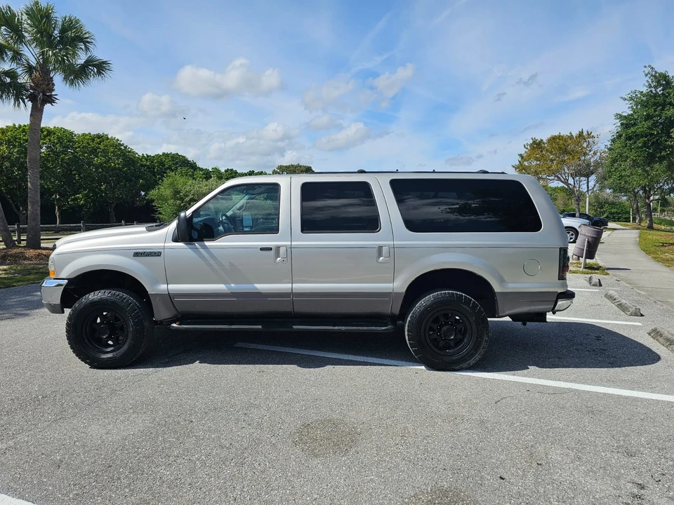 2002 Ford Excursion - Image 10 of 21