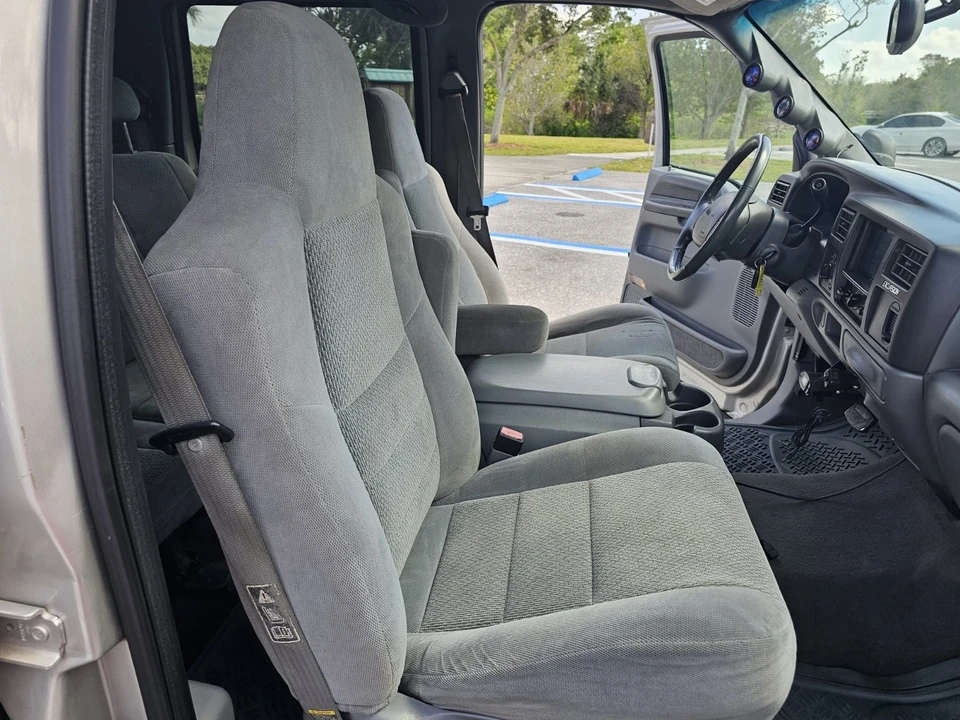 2002 Ford Excursion - Image 2 of 21