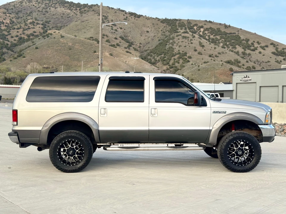 2002 Ford Excursion - Image 13 of 31