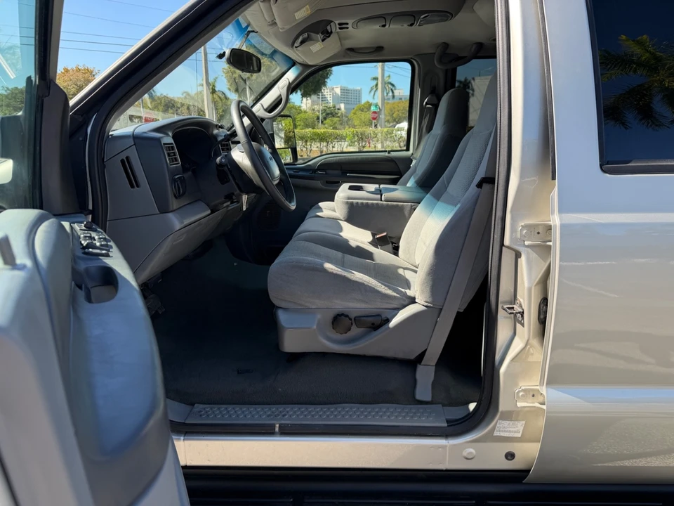 2002 Ford Excursion - Image 17 of 21