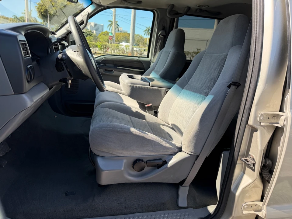 2002 Ford Excursion - Image 18 of 21