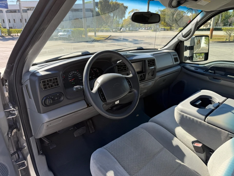 2002 Ford Excursion - Image 19 of 21