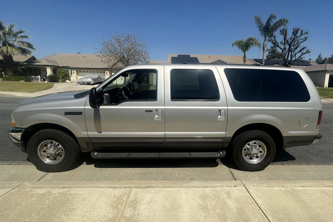 2002 Ford Excursion - Image 3 of 31