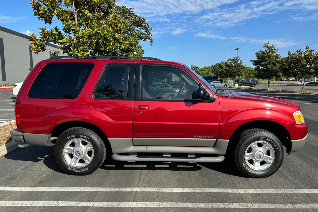 2002 Ford Explorer 3rd Gen - Image 3 of 31
