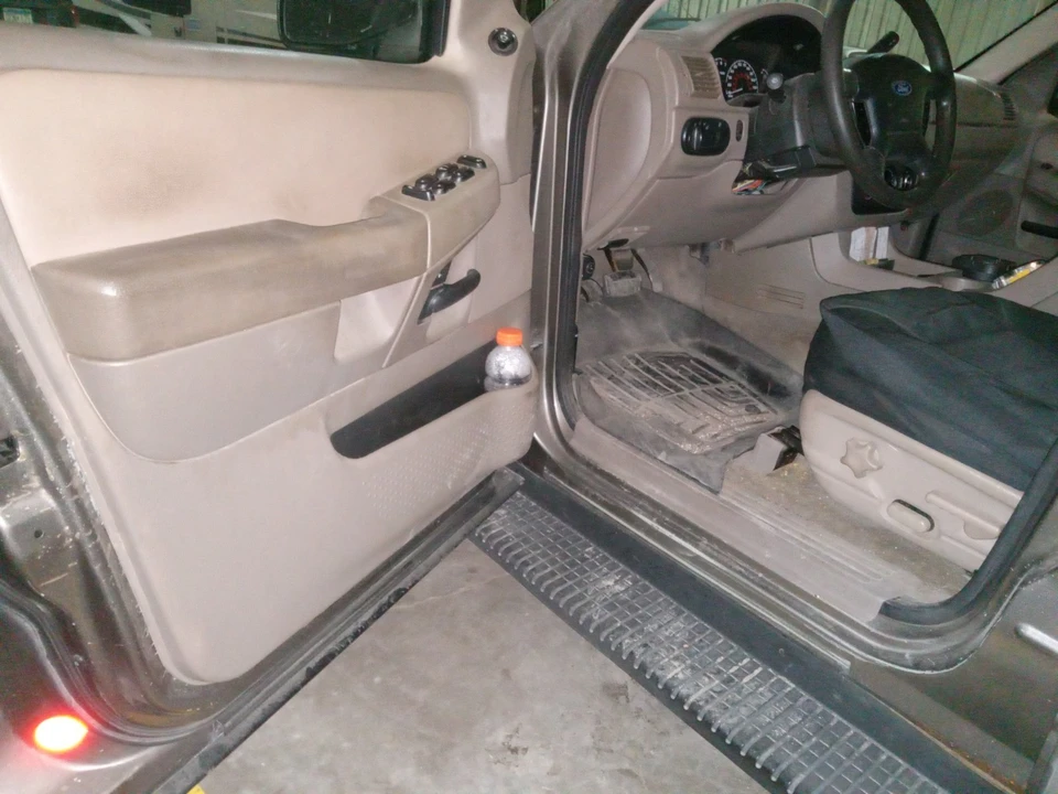 2002 Ford Explorer 3rd Gen - Image 9 of 20