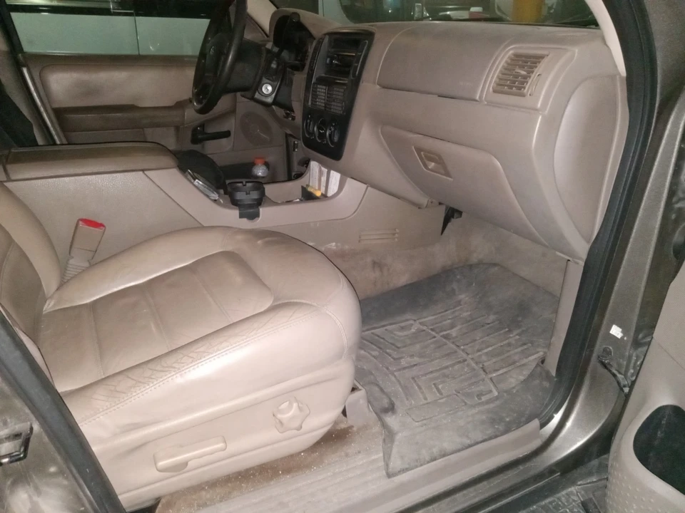 2002 Ford Explorer 3rd Gen - Image 10 of 20