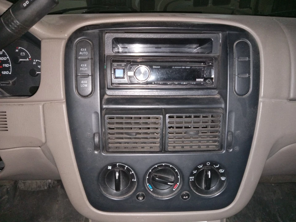 2002 Ford Explorer 3rd Gen - Image 14 of 20