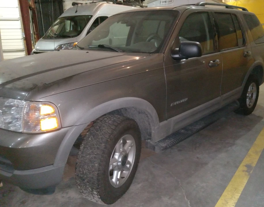 2002 Ford Explorer 3rd Gen - Image 2 of 20