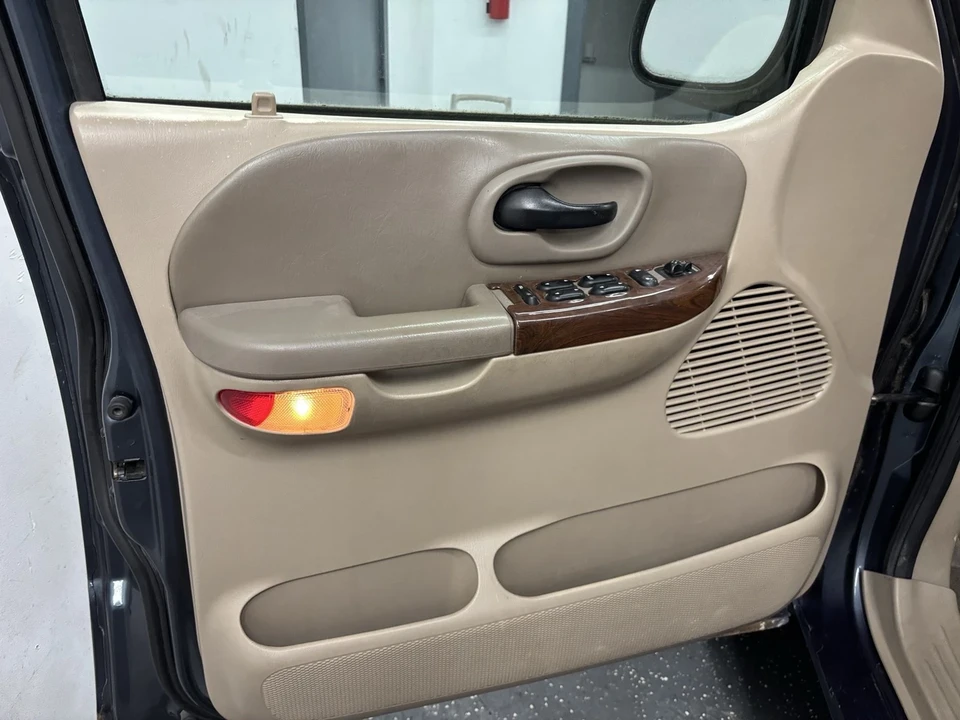 2002 Ford F-150 10th Gen - Image 8 of 21
