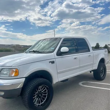 2002 Ford F-150 Lariat Pickup 4D 5 1/2 ft