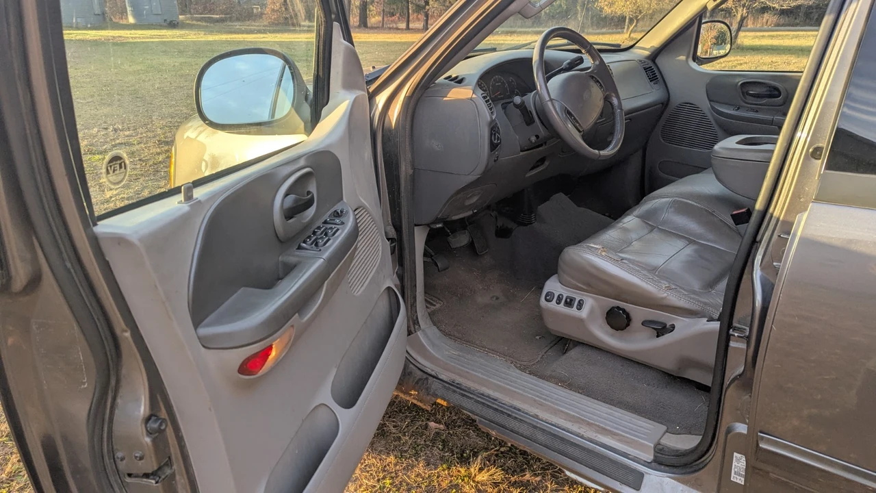 2002 Ford F-150 10th Gen - Image 2 of 21