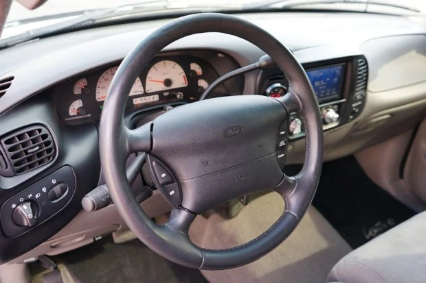 2002 Ford F-150 SVT Lightning 10th Gen - Image 5 of 7