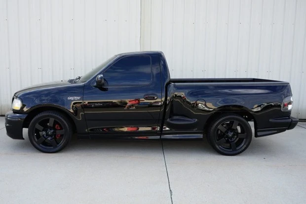 2002 Ford F-150 SVT Lightning 10th Gen - Image 3 of 7