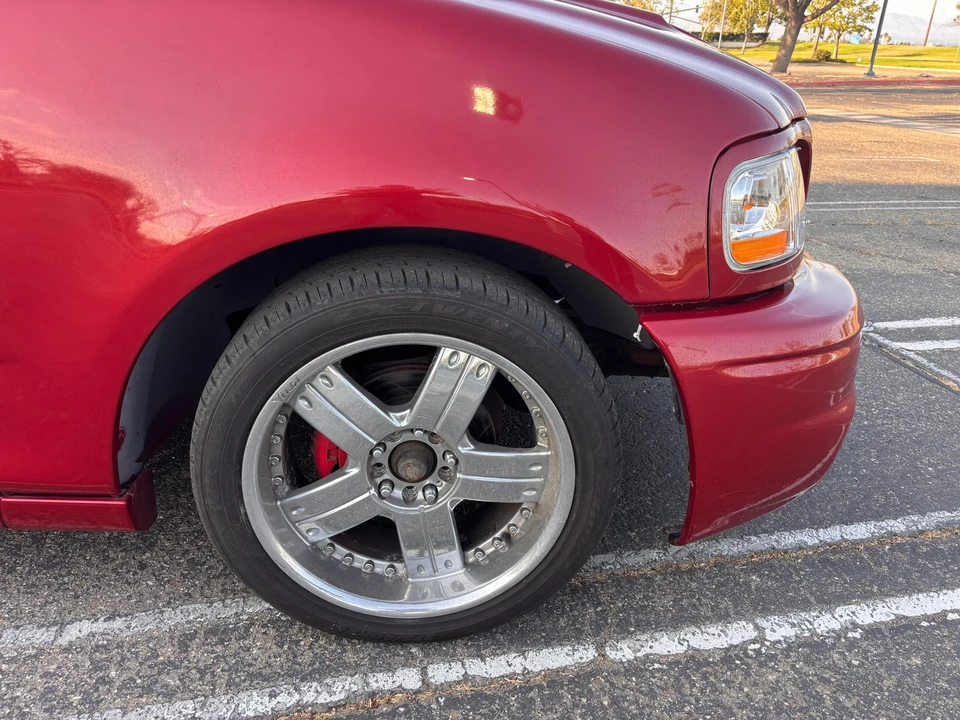2002 Ford F-150 SVT Lightning 10th Gen - Image 28 of 31