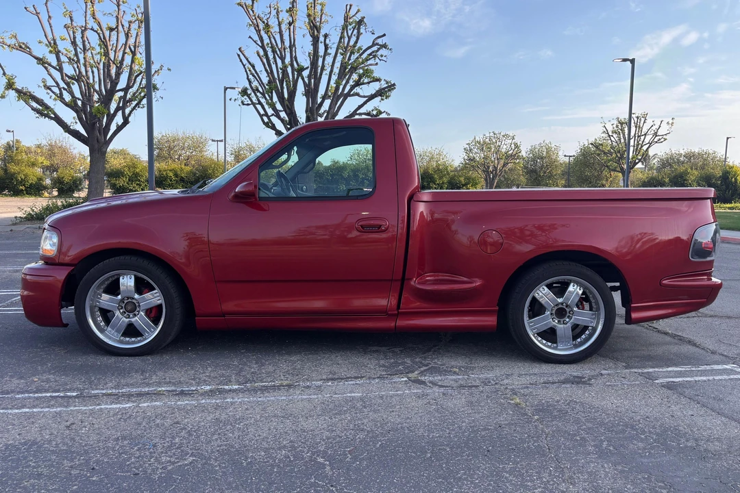 2002 Ford F-150 SVT Lightning 10th Gen - Image 3 of 31