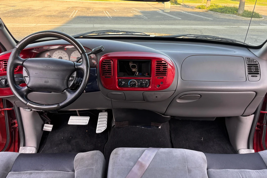 2002 Ford F-150 SVT Lightning 10th Gen - Image 29 of 31