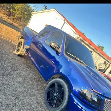 2002 Ford F-150 SVT Lightning Pickup 2D 6 1/2 ft