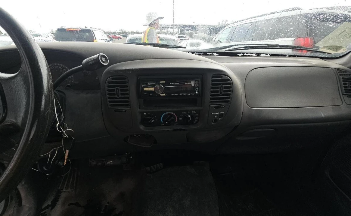 2002 Ford F-150 10th Gen - Image 8 of 10