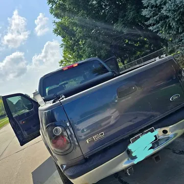 2002 Ford F-150 XLT Pickup 4D 5 1/2 ft