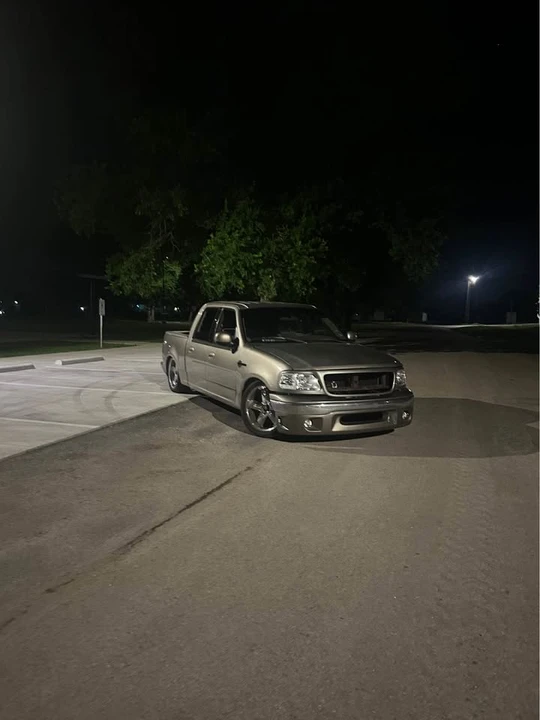2002 Ford F-150 10th Gen - Image 2 of 10